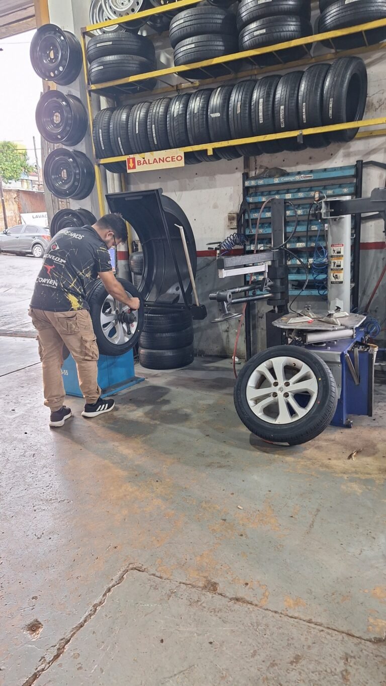 Técnico de Febre Hermanos balanceando una rueda